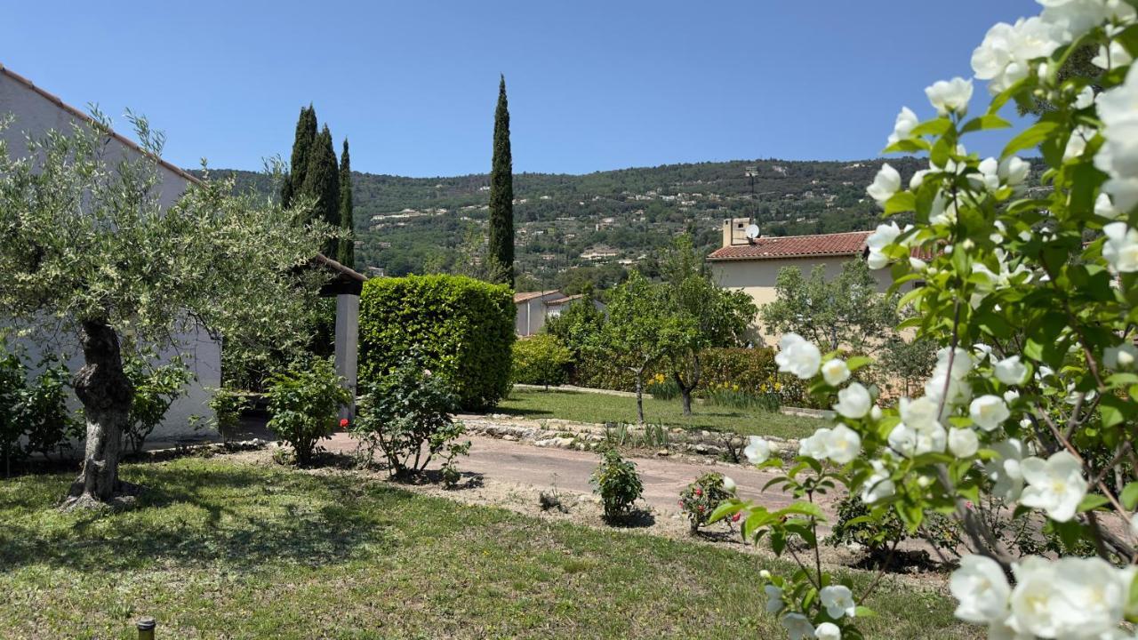 Villa Entiere Au Calme Dans Village Provencal Peymeinade Bagian luar foto